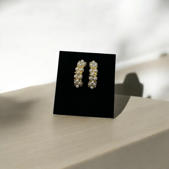 Elegant Gold and Pearl Hoop Earrings - Picture 3 of 3